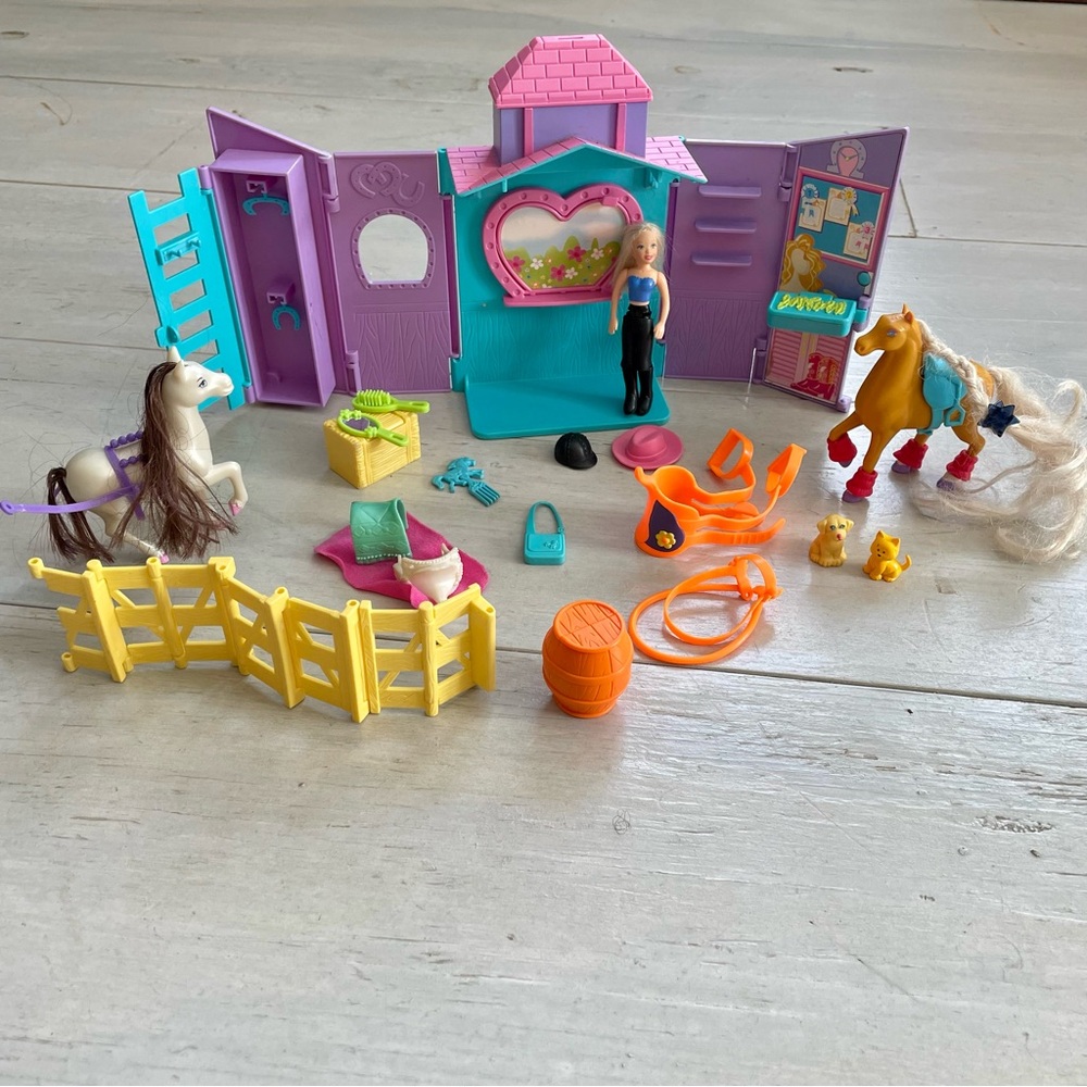 Polly Pocket Horse Stable and Accessories (Incomplete) 2 Horses 1 Polly Doll
